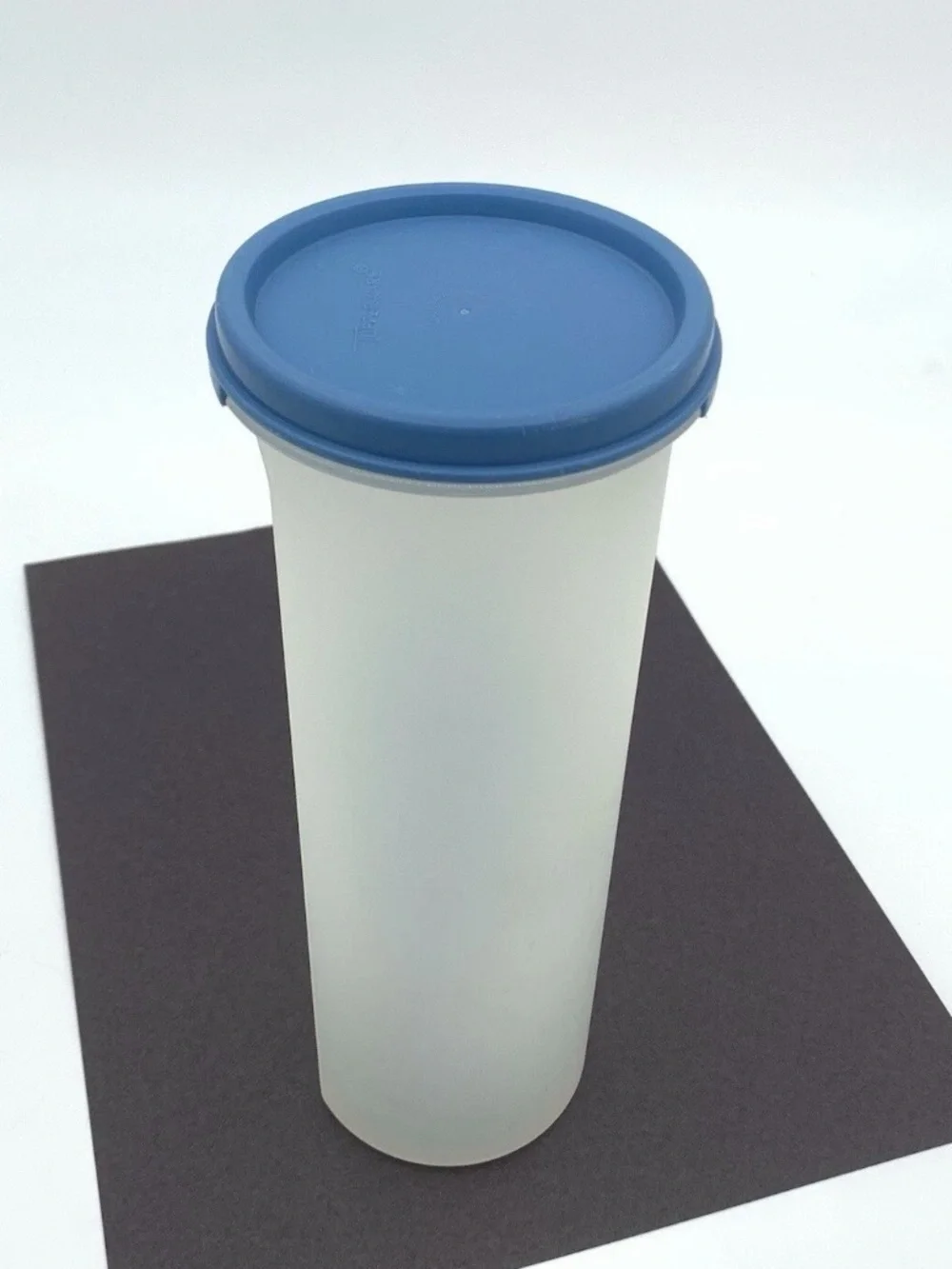 N/A vintage tupperware
